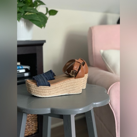 Espadrilles - Picture 2 of 4